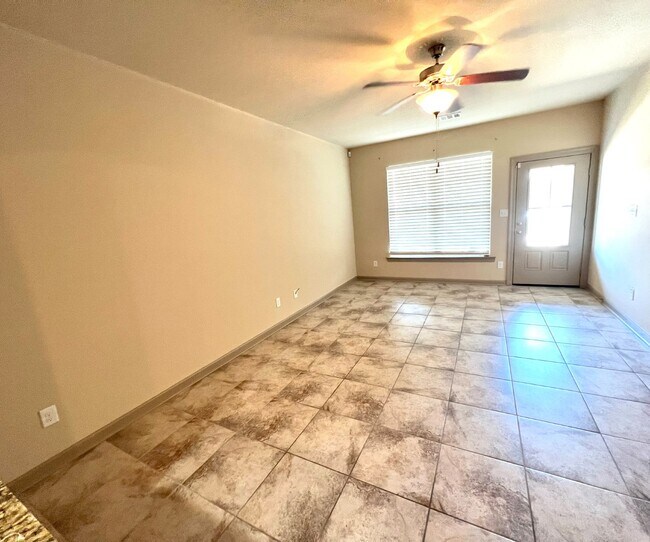 Building Photo - "Desirable 3-Bedroom Home with Guest Suite in Pelican Lakes - A Must-See Rental Property!"