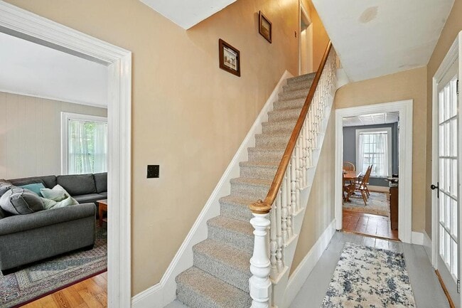 Building Photo - 14 Maple St