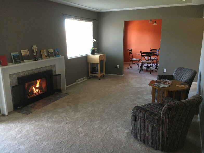 Building Photo - 5340 Vale Dr