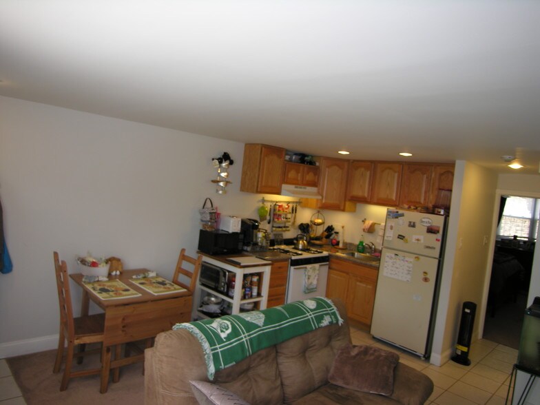 Building Photo - 280 Greenough St