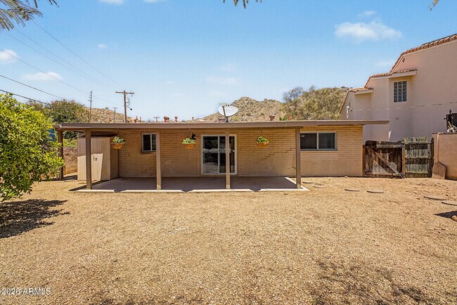 Building Photo - 29 E Foothill Dr