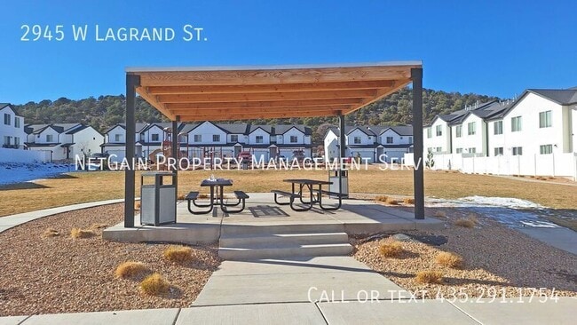 Building Photo - 2945 W LaGrand St