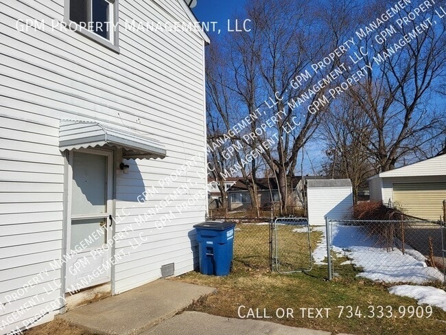 Building Photo - 32256 Oscoda Ct