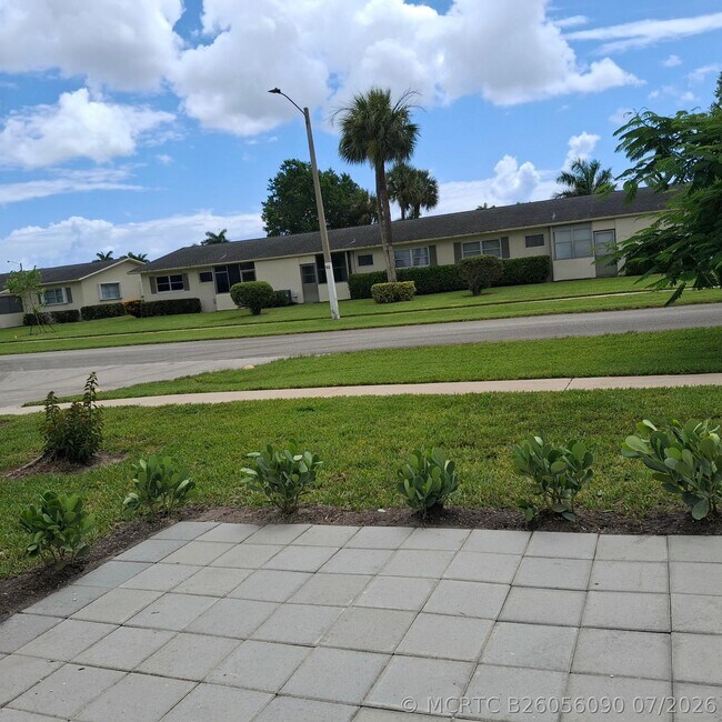 Building Photo - 2739 Emory Dr W