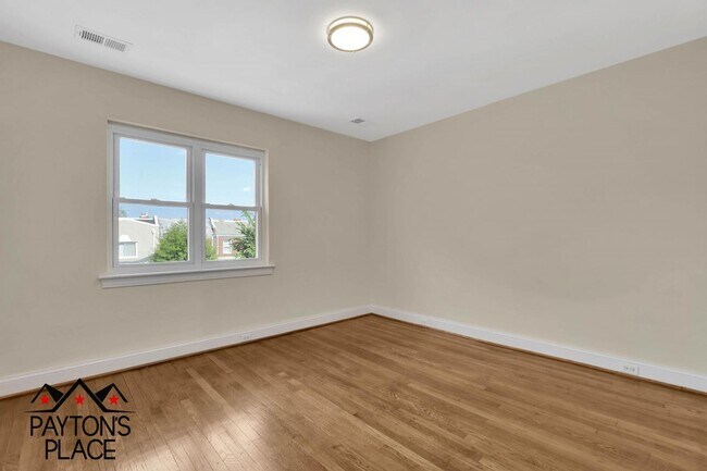 Building Photo - 332 19th St NE