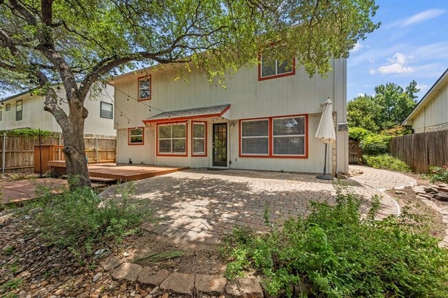 Building Photo - 1901 Lobelia Dr