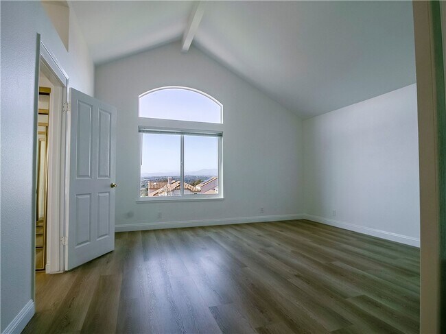 Building Photo - 25035 Eaton Ln