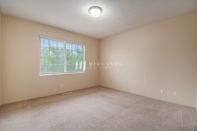 Building Photo - Ranch Townhome in Shadow View