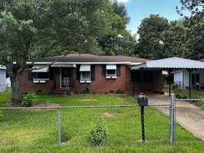 Building Photo - Off South Lumpkin Rd