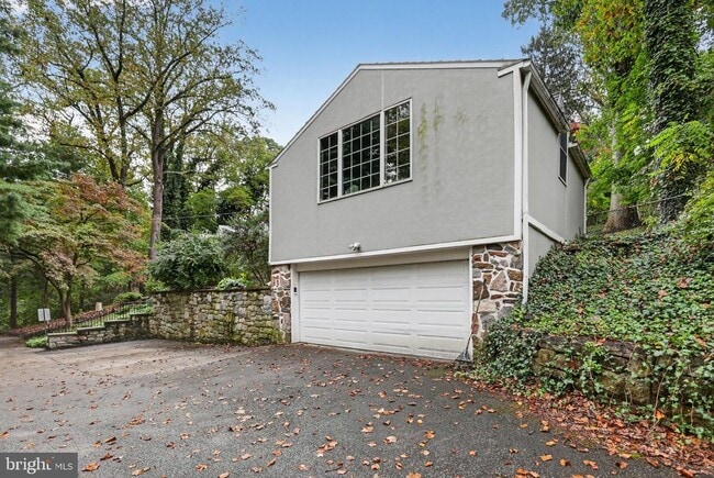 Building Photo - 829 Bryn Mawr Ave