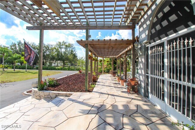 Building Photo - 3935 70th Ave NE