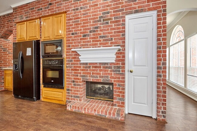 Building Photo - 6734 Wildacre Dr