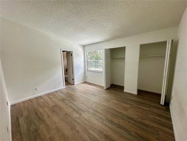 Building Photo - 1205 S Park Ave