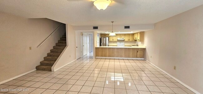 Building Photo - 810 Poinsetta Dr