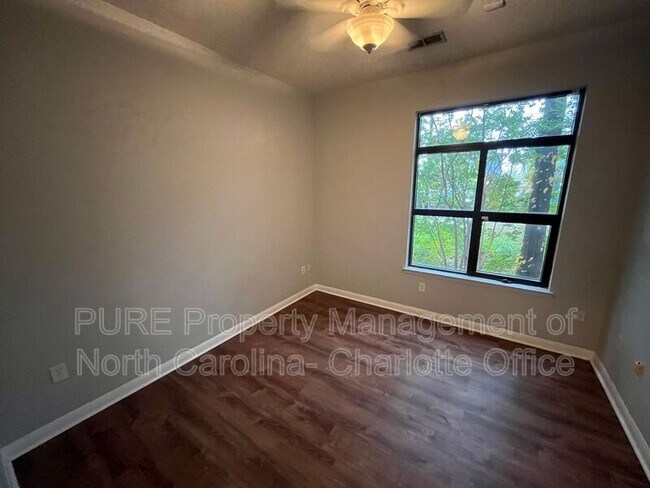 Building Photo - 462 New Bern Station Ct