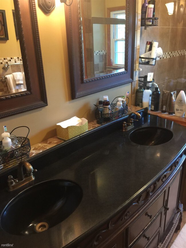 Building Photo - 26 Shady Nook Dr