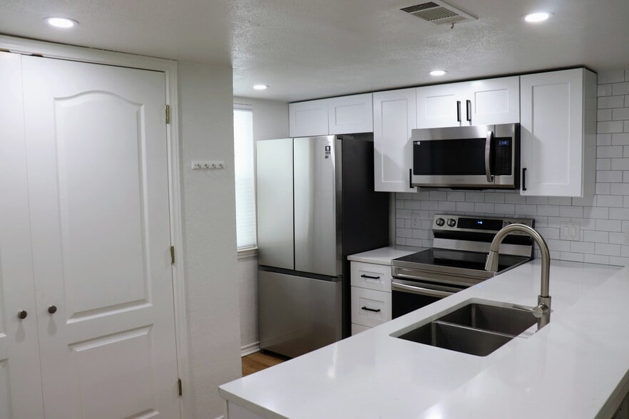 Primary Photo - 2508 W 12th St