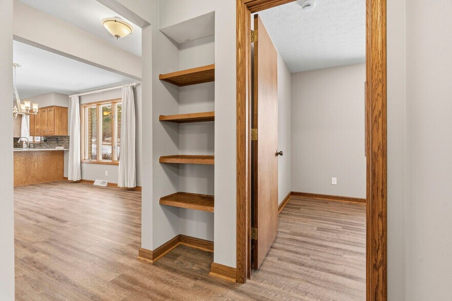 Building Photo - 1914 Raber Rd