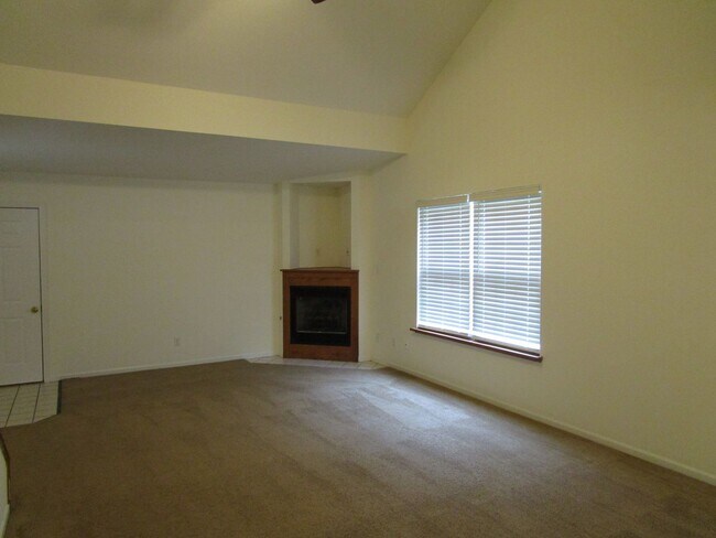 Building Photo - 1619-1621-1621 Juniper Dr