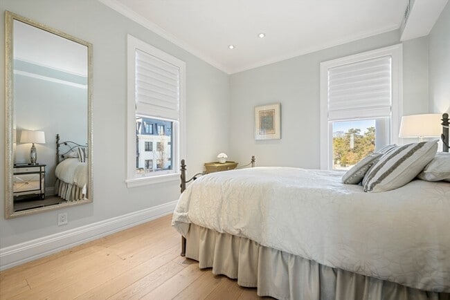 Building Photo - 35 Littles Point Rd