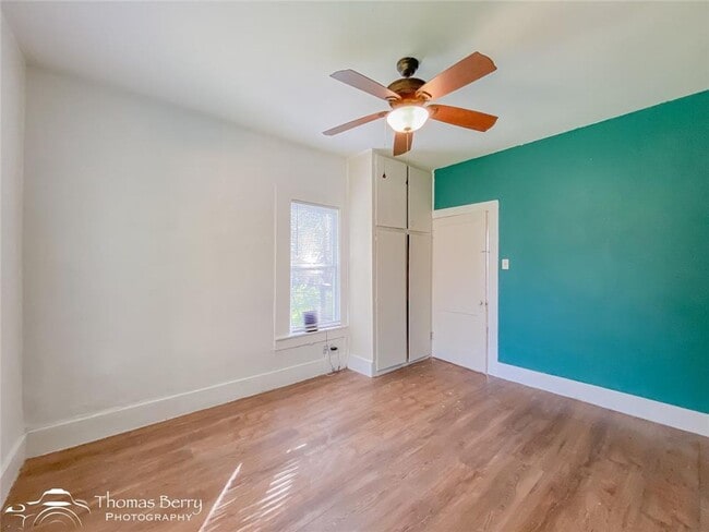 Building Photo - 2807 Russell Ave