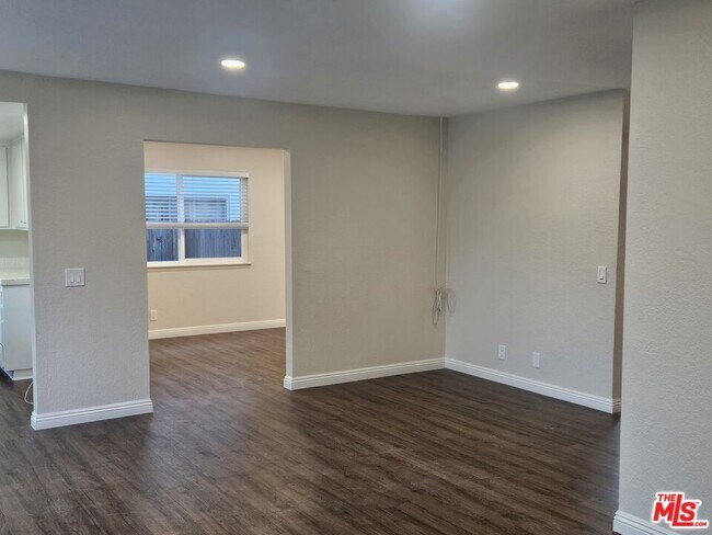 Building Photo - 3410 Via Marina Ave