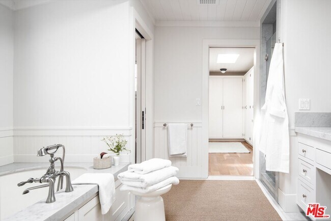 Building Photo - 6763 Zumirez Dr