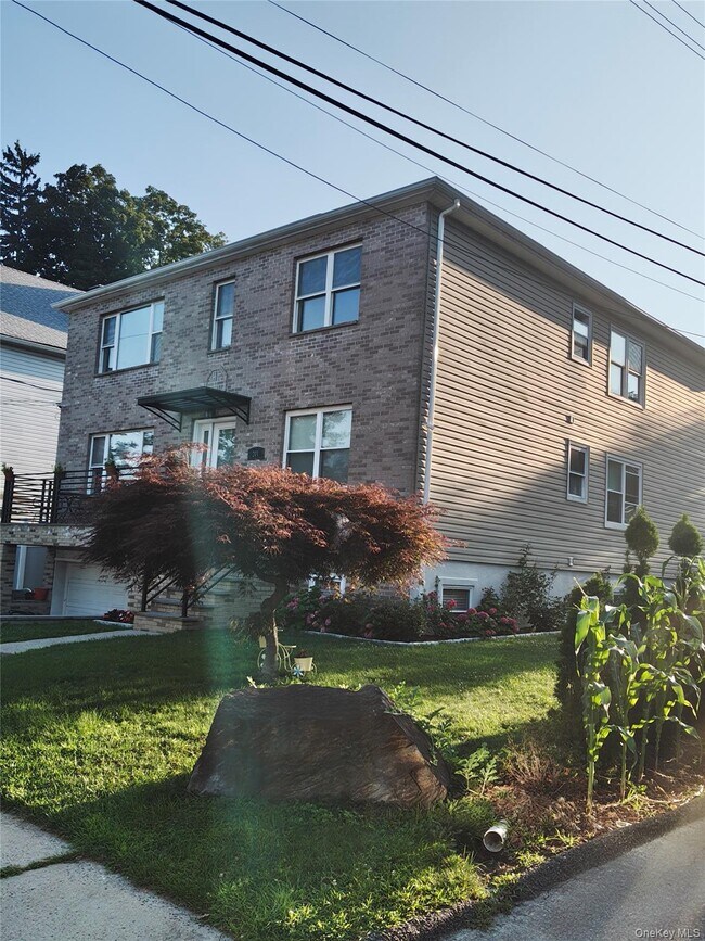 Building Photo - 201 Truman Ave
