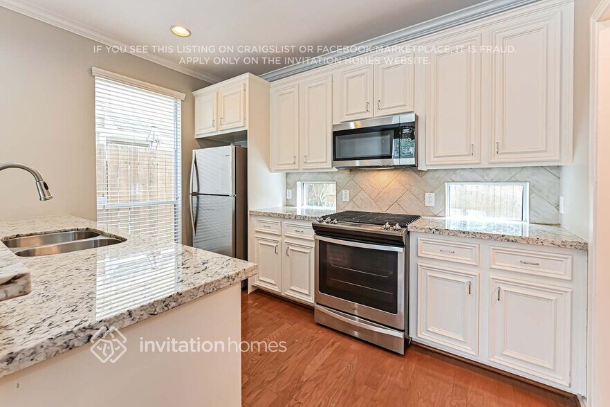 Building Photo - 1403 W 26th St