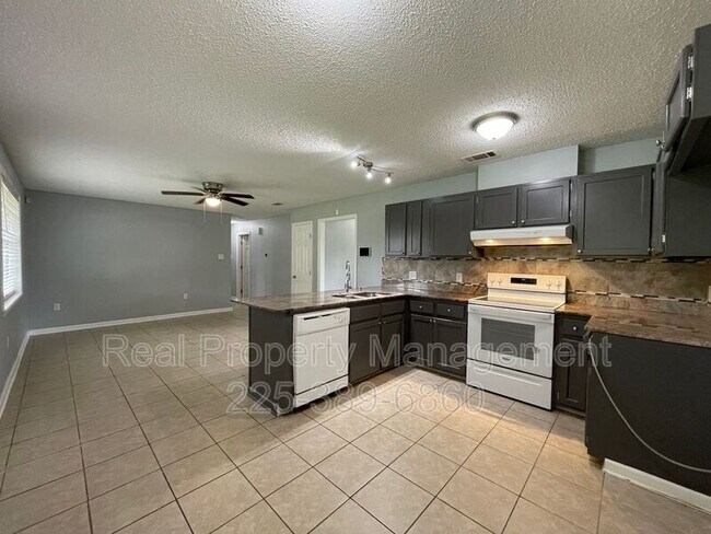 Building Photo - 15482 Patricia Dale Dr