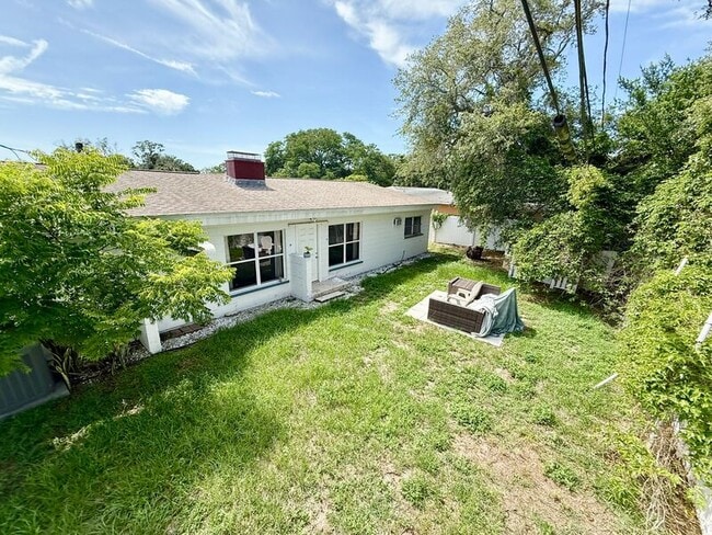 Building Photo - 1501 Carlos Ave