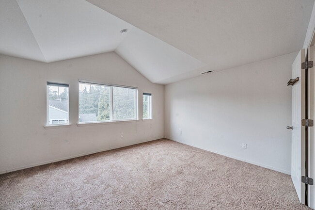 Building Photo - 4714 Fairwood Blvd NE