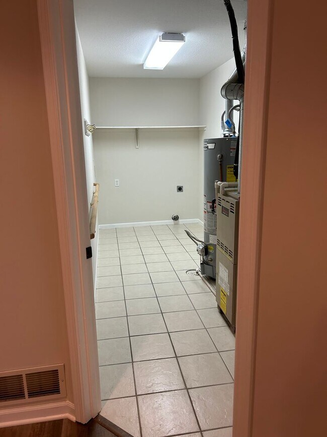 Building Photo - 3219 Dove Dr