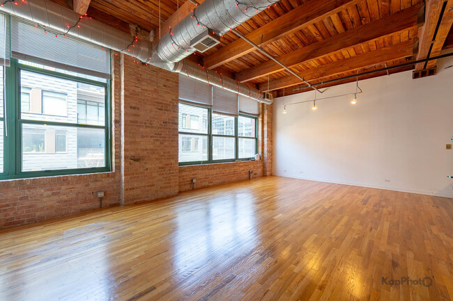 Building Photo - 1017 W Washington Blvd