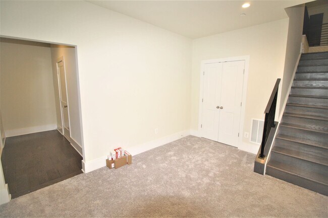 Building Photo - Elegant 3 Bedroom 2 Full 2 Half Bath Townhome in Ashburn