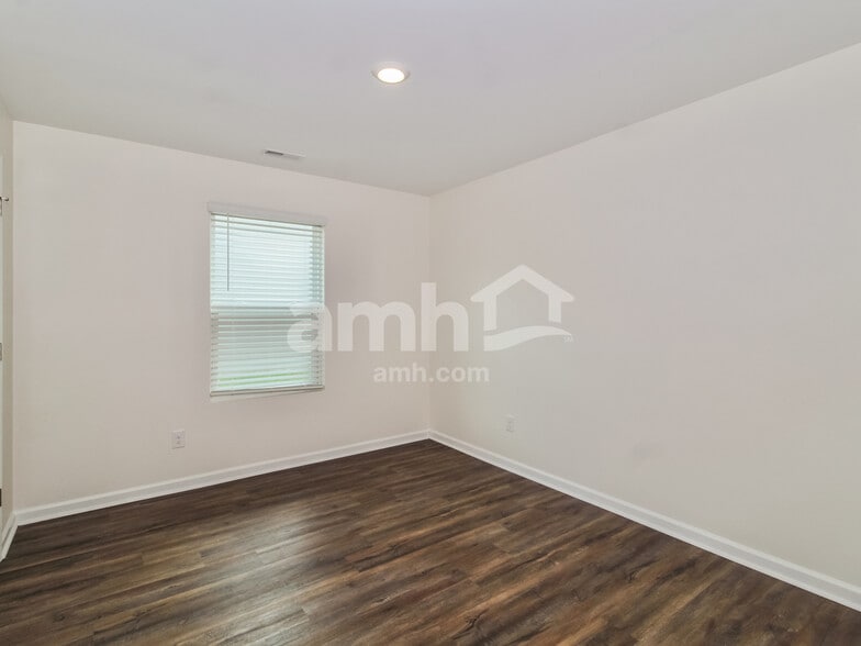 Building Photo - 1220 Dogwood Neck Dr