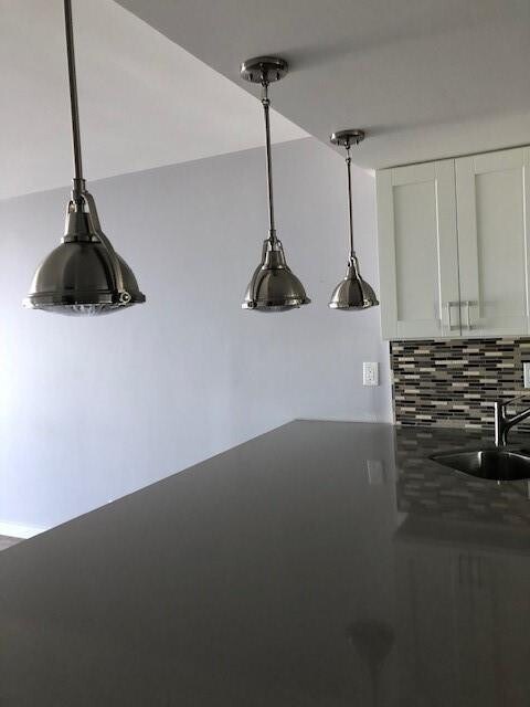 Building Photo - 1609 N Riverside Dr