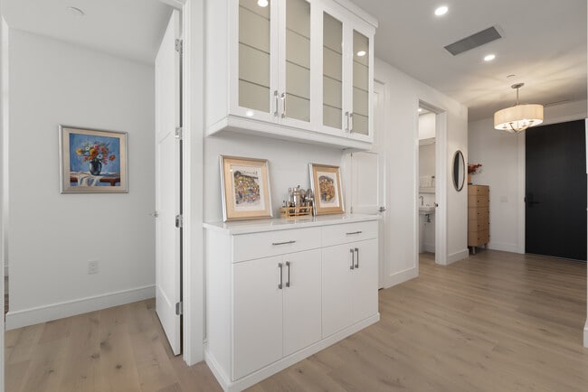 Building Photo - 2425 Peachtree Rd NE