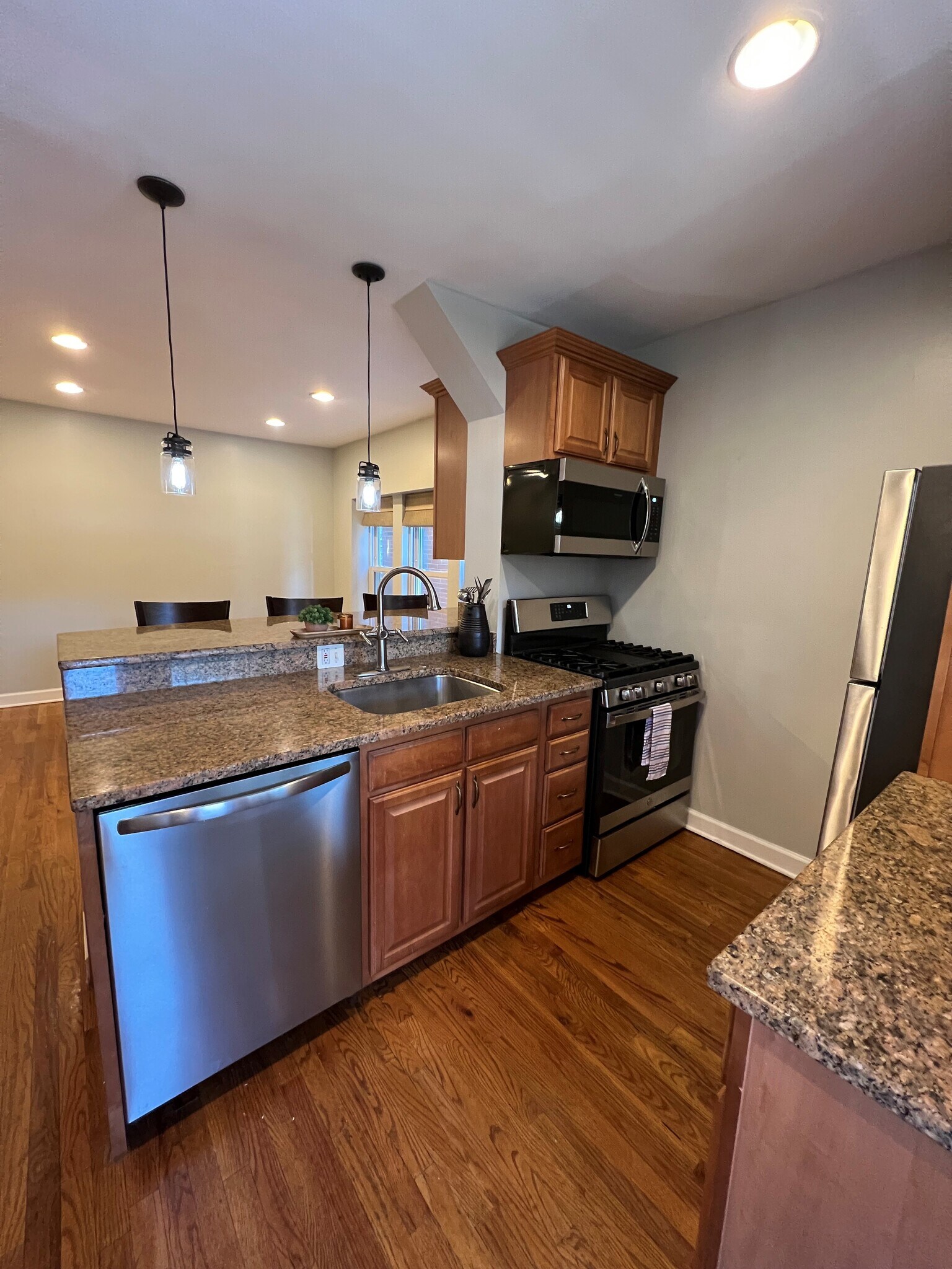 Kitchen - 3526 N Reta Ave