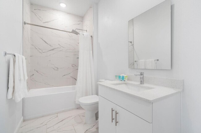 Building Photo - 384 Famagusta Dr