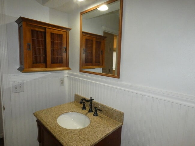 Building Photo - Beautiful Home in North Kansas City School District!