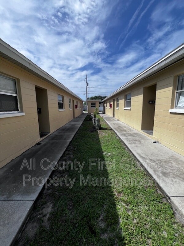 Building Photo - 526 91st Ave N