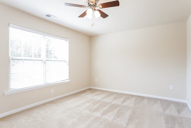 Building Photo - 255 Falcon Ct