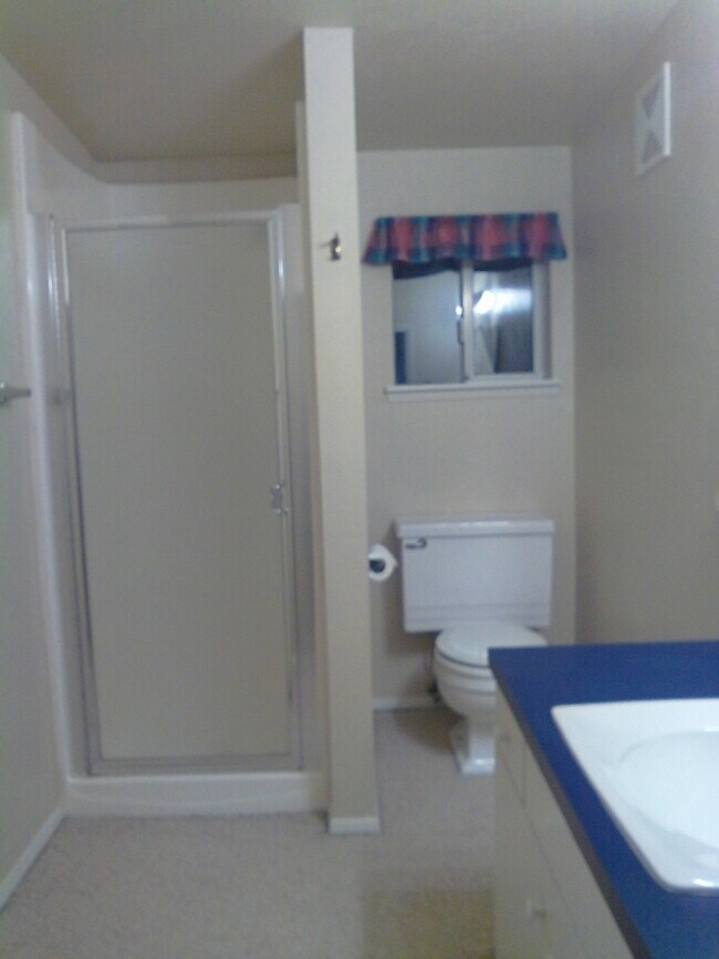 Building Photo - Large Shop Perfect for a home based business, plus 136 feet of waterfront.