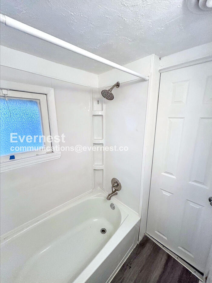 Building Photo - 1079 E 68th St