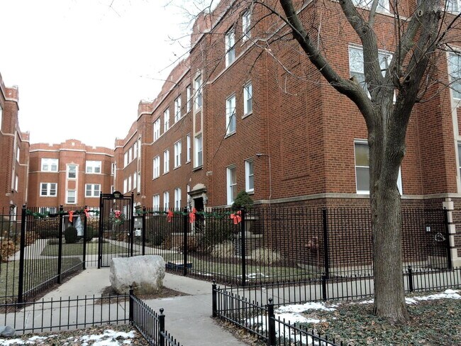 Building Photo - 1346 1/2 W Estes Ave