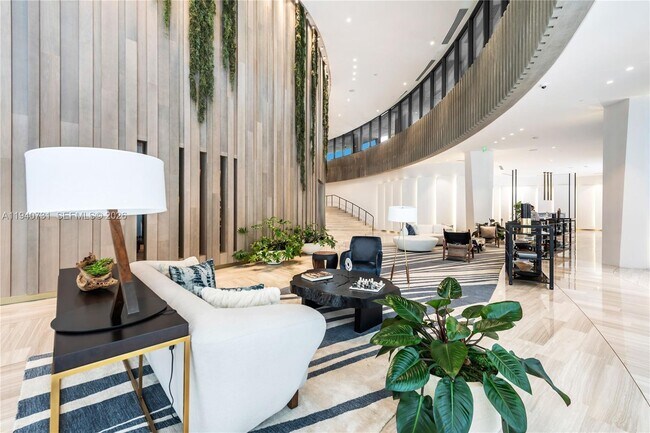 Building Photo - 2831 S Bayshore Dr