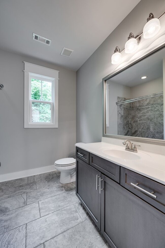 Building Photo - Beautiful 3-bed, 2.5-bath home offering 2,003 sq ft in the heart of East Nashville
