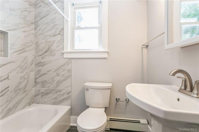 Building Photo - 156 Bellevue Pl