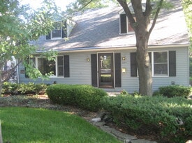 Building Photo - 604 Elm St